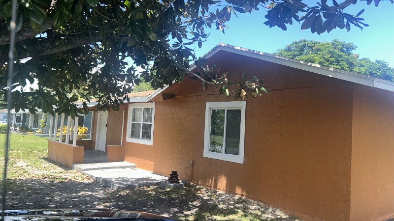 Building Photo - 3004 Ave Q