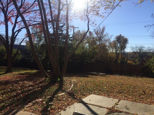 Building Photo - 2003 Stratford Rd