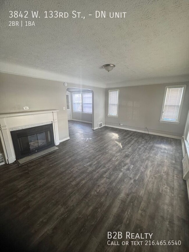 Building Photo - Spacious Two-Bedroom Unit in a Charming Mu...