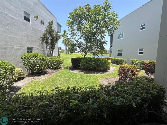 Building Photo - 302 Flanders Dr
