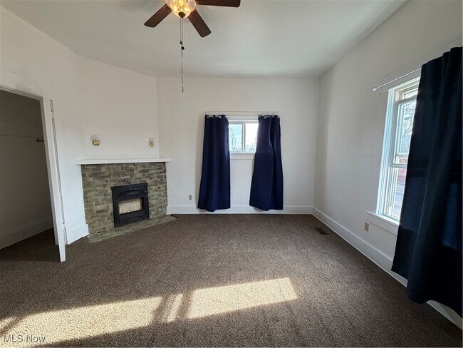 Building Photo - 317 12th St NE