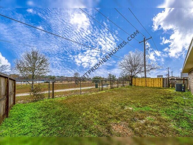 Building Photo - 9035 Melody Park Ln