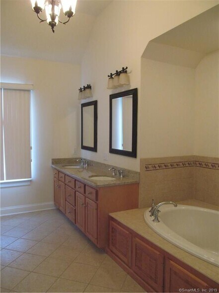 Master Bath - 6 Carla Dr