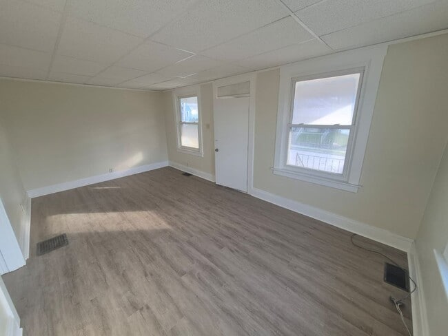 Building Photo - 2765 Alexandria Ave