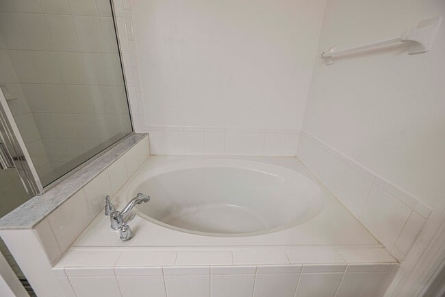 Building Photo - 3701 Titanic Cir