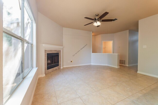 Building Photo - "Charming 3-Bedroom Home with 2 Full Baths in Pflugerville's Heart - 1315 Sq Ft of Comfort!"