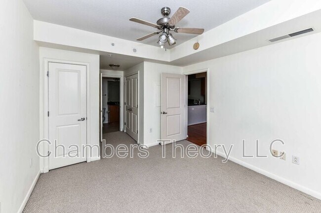 Building Photo - 1021 N Garfield St