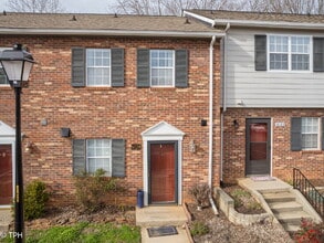 Building Photo - "Charming 2-Bedroom Gem with Granite Elegance in Charlotte's Heart!"