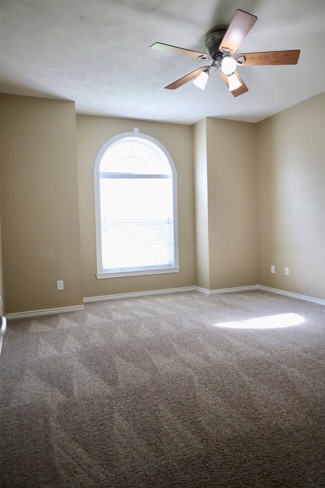 Building Photo - 4414 Woodland Ridge Dr