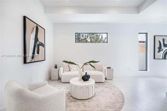 Building Photo - 2937 SW 21st St