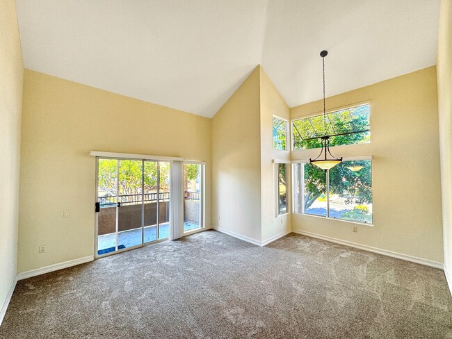 Building Photo - Great 2B/2BA Condo in Rancho Bernardo w/ C...