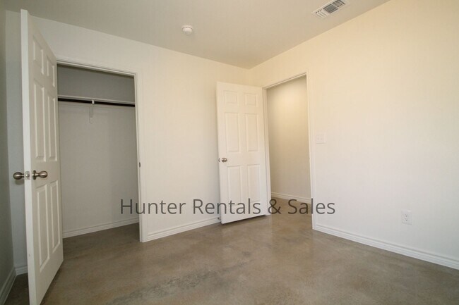 Building Photo - 1810 Ponca Trce