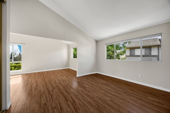 Building Photo - Bright and Open 3 Bedrooms Plus 2 Car Garage