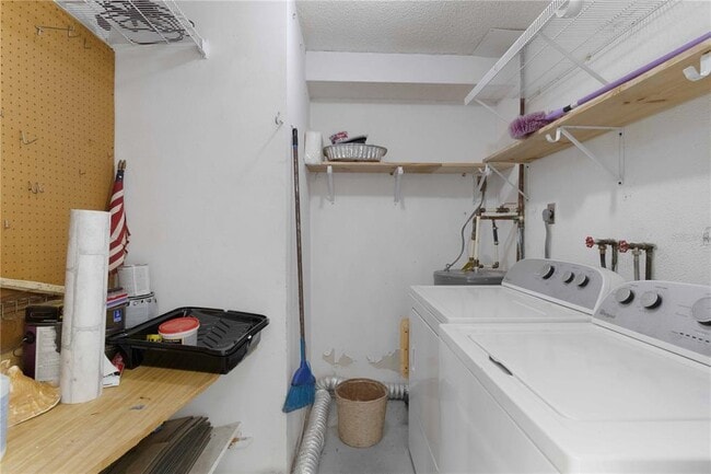 Building Photo - 6215 Green View Cir