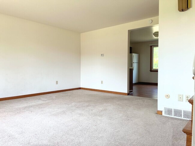 Building Photo - 25 Oakridge Dr