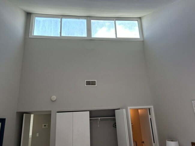 Building Photo - 137 Cordillo Pkwy
