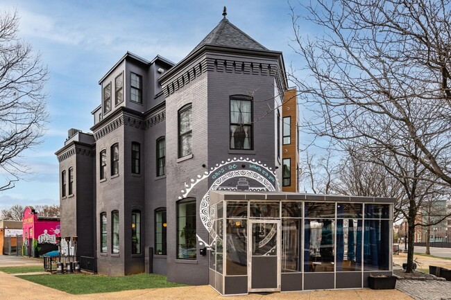 Building Photo - 1451 Maryland Ave NE