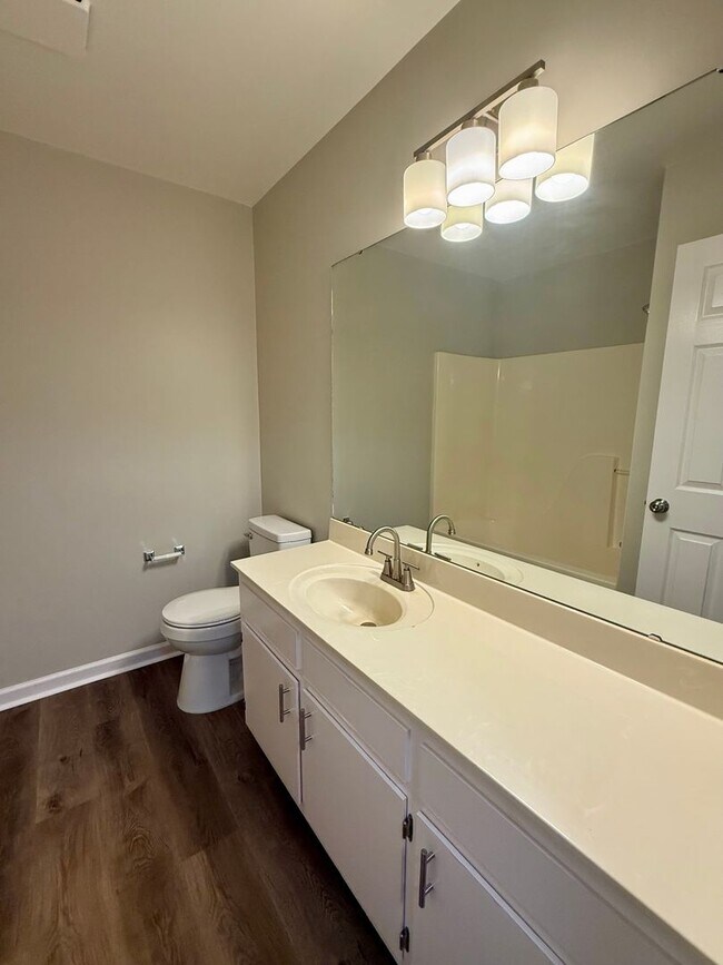 Building Photo - Two bedroom, 1.5 townhouse in Graham (Park...