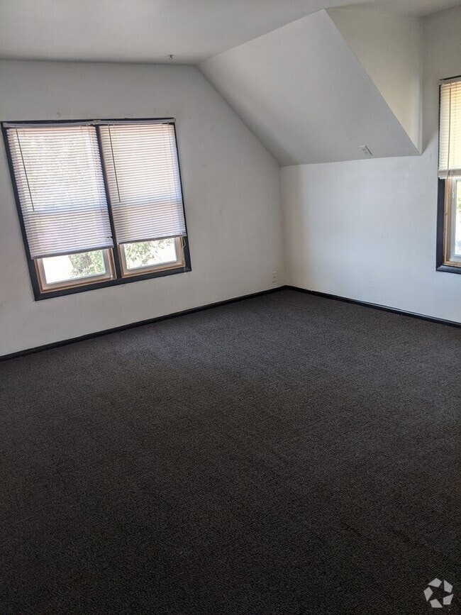 Building Photo - $800 - 1 Bedroom, 1 Bathroom Apartment Clo...