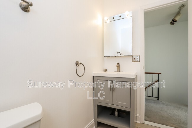 Building Photo - 1004 Oregon Ave