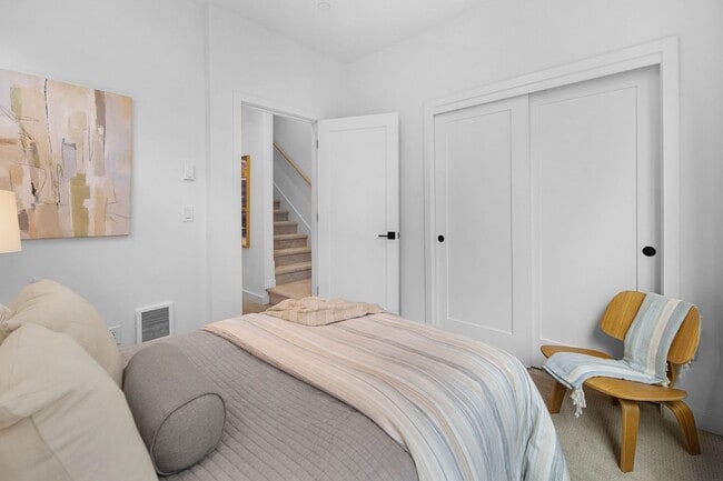 Building Photo - New Luxury Townhome in Seattle 3bed/2bath ...