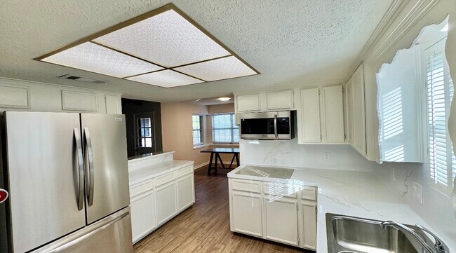 Building Photo - 731 Rustyleaf Ln
