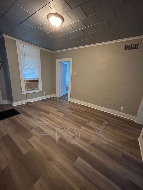 Building Photo - 316 E Park St