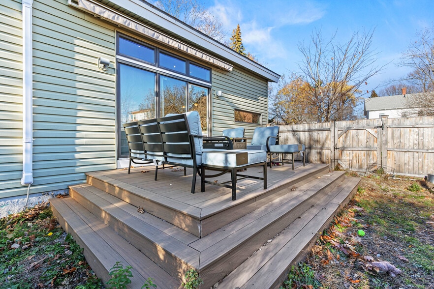 Building Photo - 18 Rosedale St