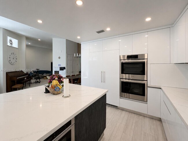 Building Photo - 2616 Oakbrook Ct