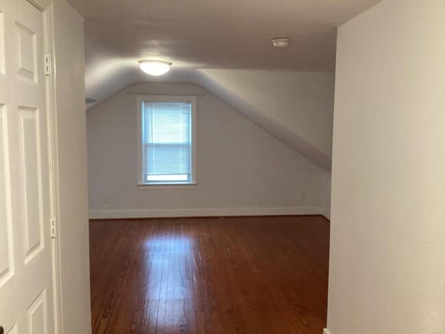 Building Photo - 6413 Glenoak Dr