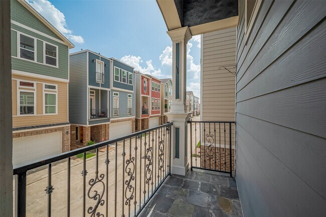 Building Photo - 2106-Bidwel1 Drive