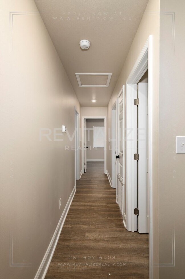 Building Photo - 1704 McGill Ave