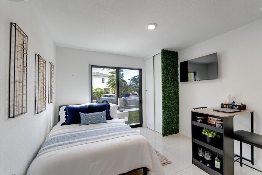 Building Photo - 1112 NW 2nd St