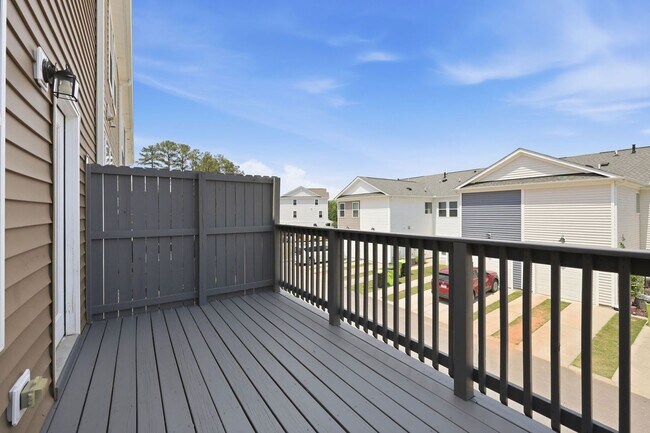 Building Photo - Modern 4BR Townhome with Washer/Dryer & Pet-Friendly Living in Morrisville!