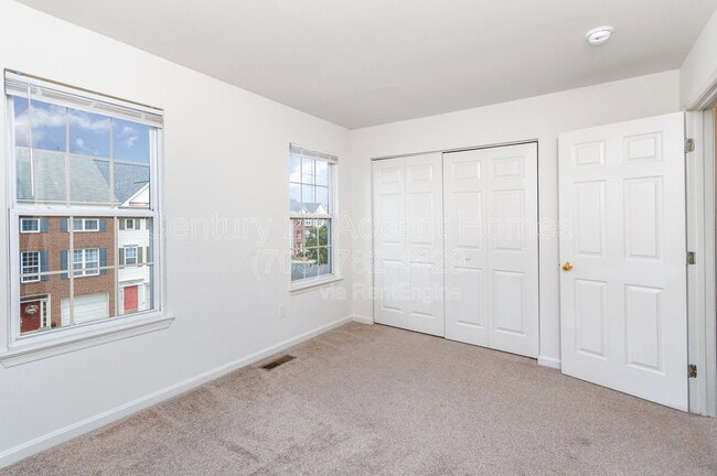 Building Photo - 45425 Clarkes Crossing Square