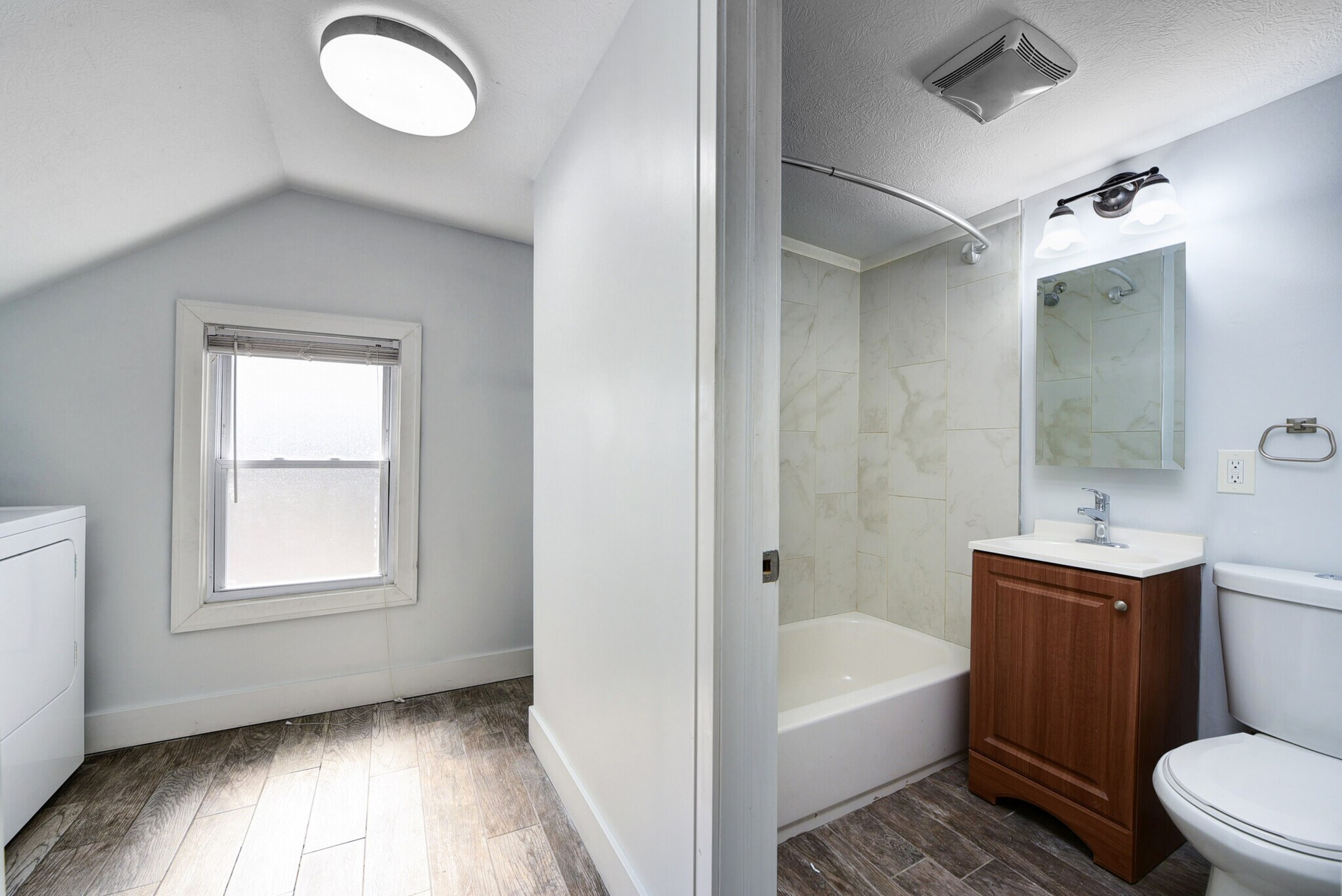 bath/laundry - 3117 Hancock Ave
