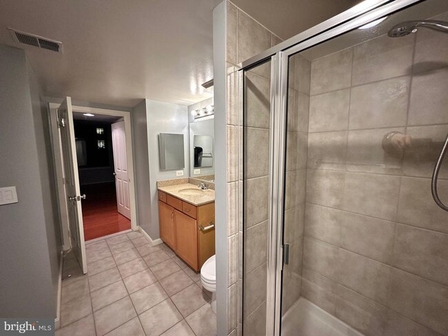 Building Photo - 2220 Fairfax Dr