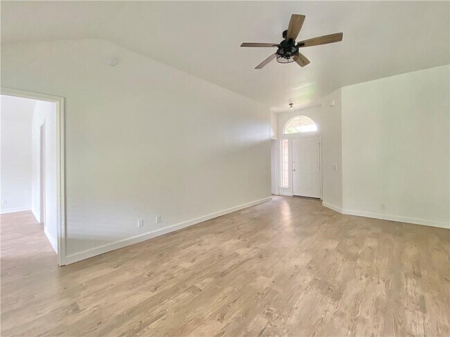 Building Photo - 811 Sonny Dr