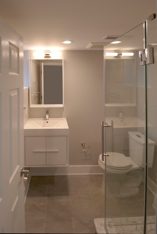 Building Photo - 4834 Larchwood Ave