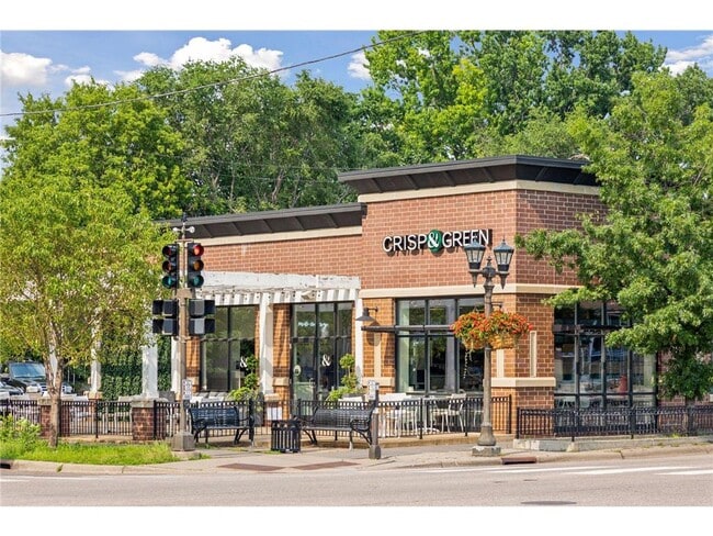 Building Photo - 870 Mount Curve Blvd