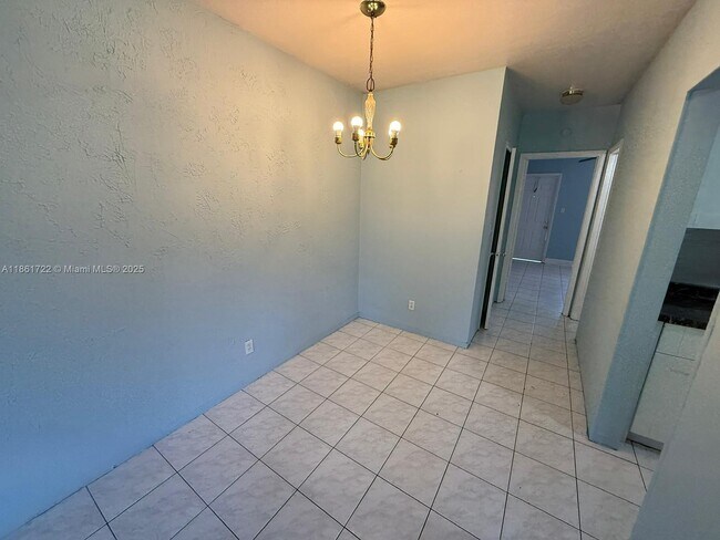 Building Photo - 2917 Plunkett St