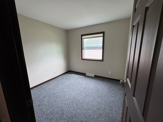 Building Photo - 6455 N 106th St