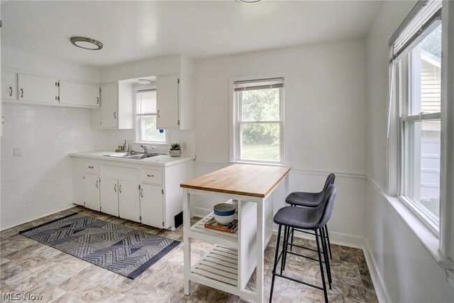 Building Photo - 1343 Victory Dr