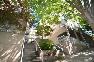 Building Photo - Ambassador II - 1BR Condo - Great Location...