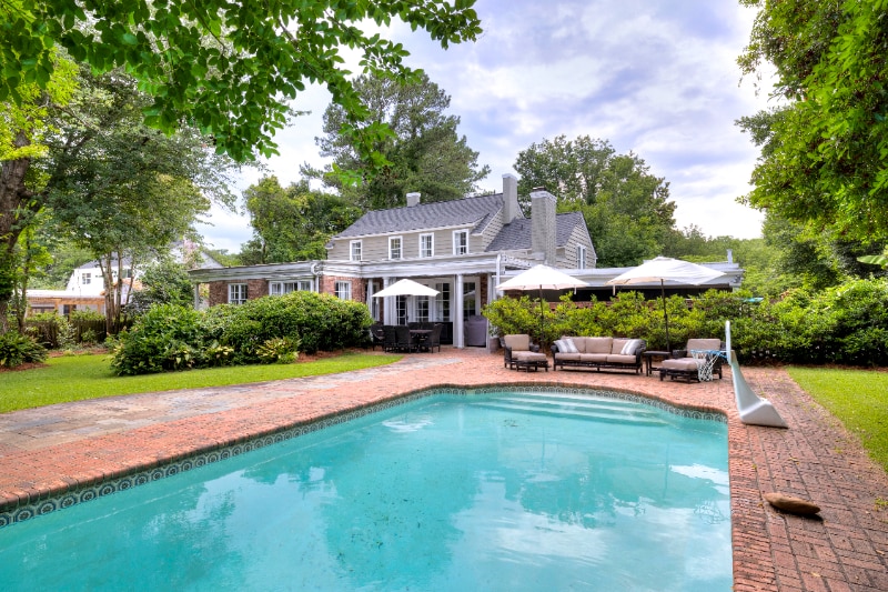 Building Photo - 13 Swan Lake Dr