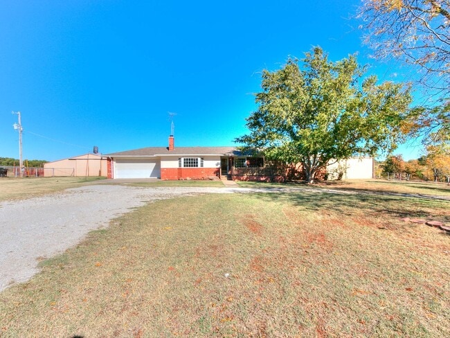 Building Photo - Beautiful 3 bed 2.5 bath home in the Country