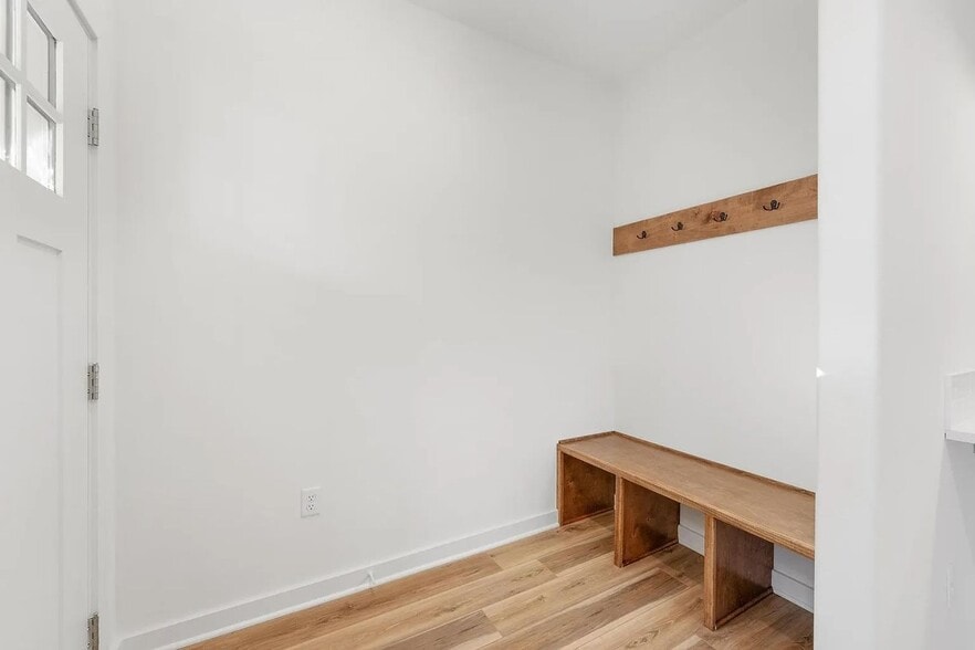 Building Photo - 2133 E Elk Rdg Ave