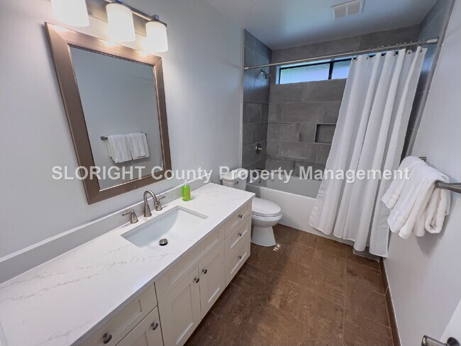 Building Photo - AVAILABLE NOW - Beautiful 2 Bed, 2 Bath Pi...