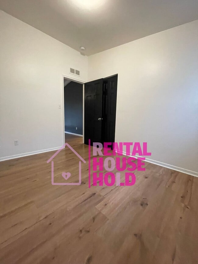 Building Photo - Beautiful 3 Bedroom Ranch~ Dearborn Heights