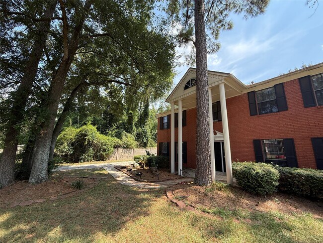 Building Photo - 4330 Meadow Springs Dr